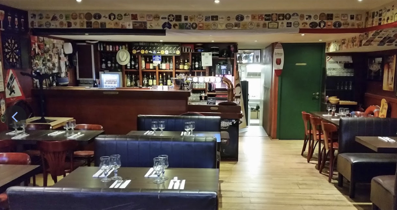 Salle et bar façon pub du Cap Horn
